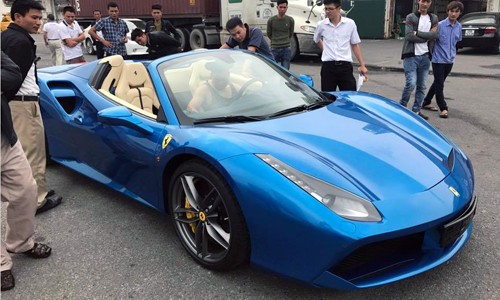 Siêu xe Ferrari 488 Spider đầu tiên về Việt Nam "Siêu ngựa" 488 Spider xuất hiện tại Hà Nội.