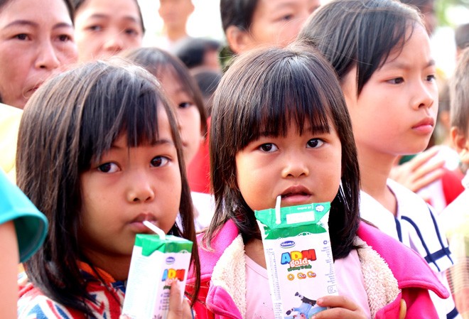 Vinamilk tiên phong mang chương trình sữa học đường đến với trẻ em Vinamilk tiên phong mang chương trình sữa học đường đến với trẻ em