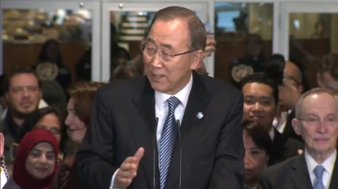 Tổng Thư ký Liên Hợp Quốc so sánh mình với Cô bé Lọ Lem Ông Ban Ki-moon trong buổi họp tạm biệt nhân viên Liên Hợp Quốc. Ảnh cắt từ video.