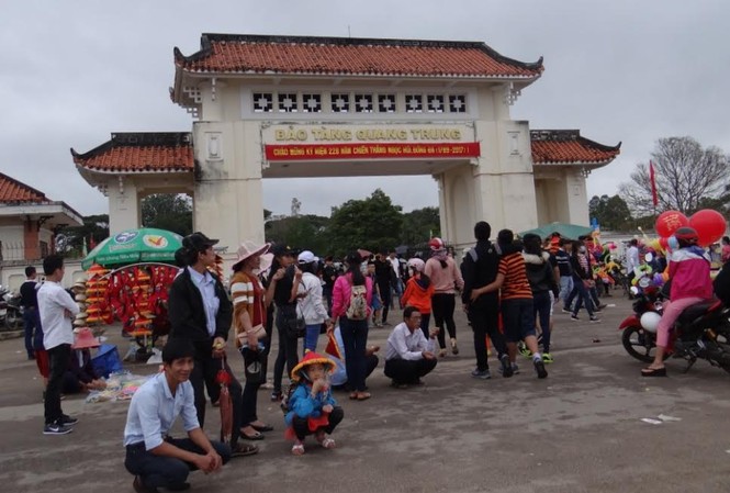 Thích thú với súng pháo của nghĩa quân Tây Sơn Mùng 5 Tết AL hàng năm, Bảo tàng Quang Trung Nguyễn Huệ mở cửa đón du khách đến tham quan