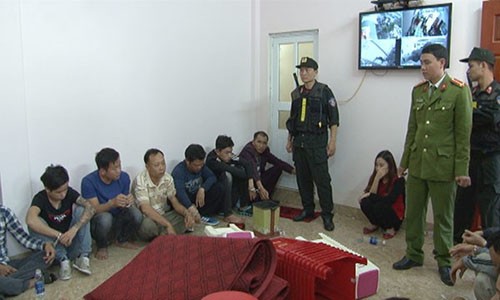 Camera dày đặc trong sới bạc lớn ở Ninh Bình 39 người đánh bạc bị tạm giữ. Ảnh: C.A.