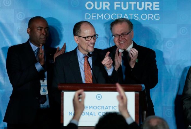 Đảng Dân Chủ Mỹ chọn cựu bộ trưởng của Obama làm lãnh đạo Tom Perez là tân lãnh đạo đảng Dân chủ Mỹ.