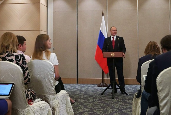 Putin cảnh báo Washington về Triều Tiên, Ukraine và quan hệ Nga-Mỹ Tổng thống Nga Vladimir Putin mở cuộc họp báo về kết quả Hội nghị thượng đỉnh Nhóm các nền kinh tế mới nổi hàng đầu thế giới (BRICS) tại Trung Quốc vào hôm 5/9. Ảnh: Sputnik