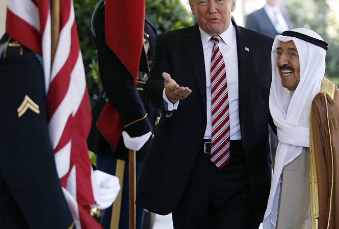 Kuwait trục xuất đại sứ Triều Tiên theo yêu cầu của Mỹ Tổng thống Mỹ Donald Trump gặp Quốc vương Kuwait Sheikh Sabah Al-Ahmad Al-Sabah tại Washington vào ngày 7/9. Ảnh: AP