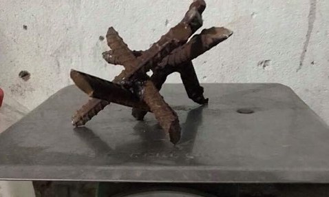 Bản tin 15H: Rùng mình ‘bẫy chông’ trên Quốc lộ 18 Chông sắt trên Quốc lộ 18.
