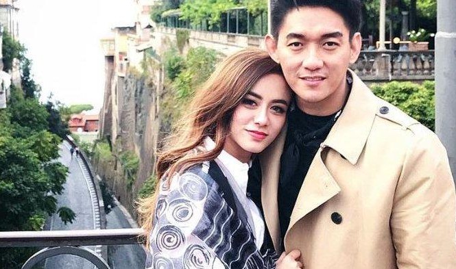 Nam ca sĩ mất vợ và tất cả thành viên ban nhạc do sóng thần Indonesia Vợ của nam ca sĩ Indonesia đã thiệt mạng trong thảm hoạ sóng thần hôm 22/12.