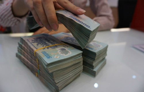 Lãi suất tiết kiệm tăng sau Tết Lãi suất tiền gửi tại một số nhà băng nhích lên sau Tết. Ảnh: Anh Tú.
