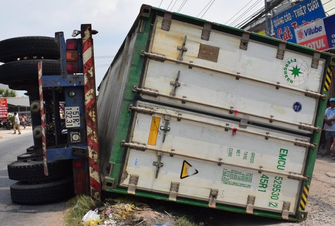 Bản tin 8H: Tài xế container đè chết ba bà cháu ở Đồng Tháp dương tính ma túy Bản tin 8H: Tài xế container đè chết ba bà cháu ở Đồng Tháp dương tính ma túy