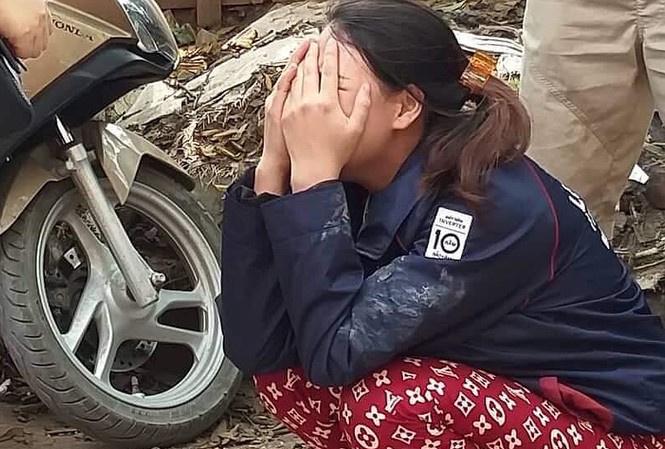 Người thân khóc ngất tại hiện trường vụ cháy 8 người chết và mất tích ở Hà Nội Người thân gào khóc tại hiện trường vụ cháy. Ảnh: HT