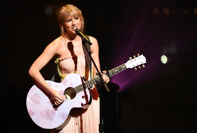 Taylor Swift tăng 131% thu nhập, là nghệ sĩ kiếm nhiều tiền nhất thế giới 2019 Taylor Swift.