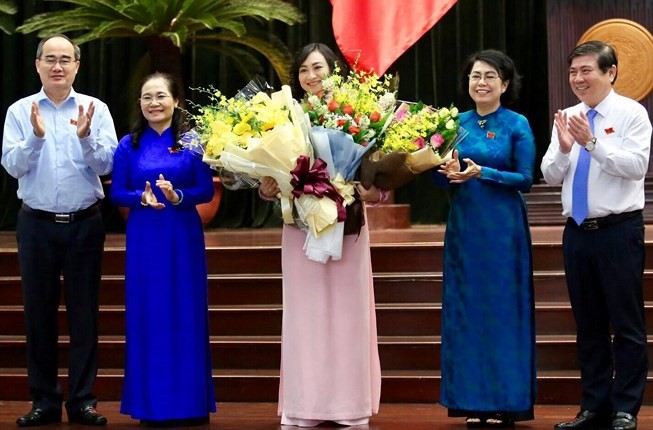 Kiện toàn nhân sự chủ chốt TPHCM, Tiền Giang Lãnh đạo TPHCM chúc mừng bà Phan Thị Thắng.