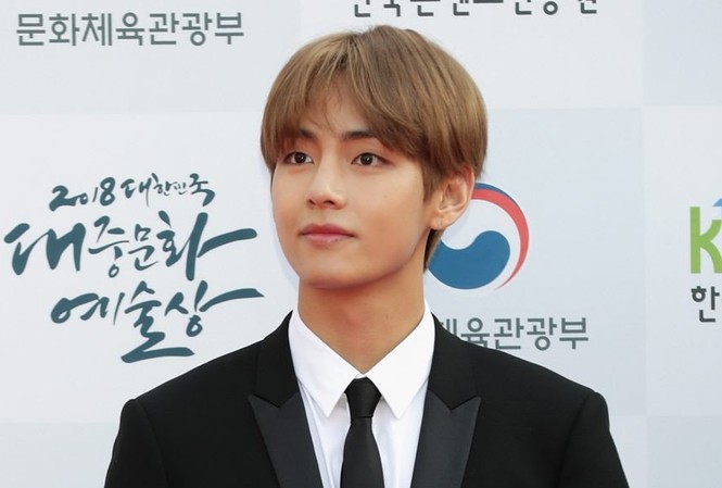 V (BTS) là nghệ sĩ Kpop đầu tiên được gửi tên lên sao Hỏa V (BST) khiến nhiều idol K-pop ghen tỵ vì được người hâm mộ gửi tên lên sao Hoả, mua tặng sao.