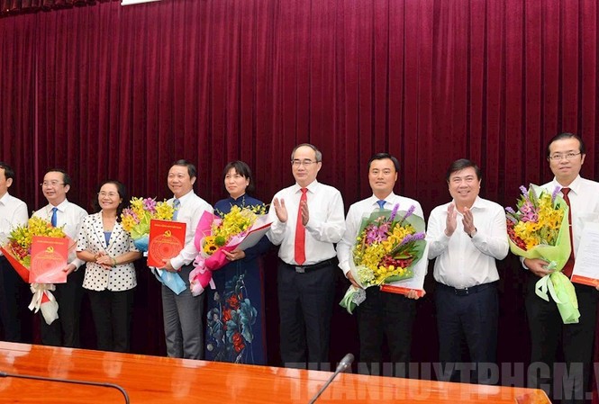 Bản tin 8H: Ban Bí thư Trung ương Đảng chỉ định nhân sự mới Lãnh đạo thành phố Hồ Chí Minh trao quyết định và chúc mừng các tân Ủy viên Ban Chấp hành Đảng bộ thành phố Hồ Chí Minh.