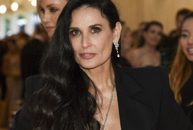 Demi Moore lần đầu tiết lộ những bi kịch cuộc đời thảm hại hơn phim Demi Moore vừa ra tự truyện.