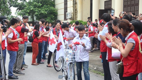 Hỗ trợ xây dựng 38 ngôi nhà cho hộ nghèo huyện Hiệp Hòa Hỗ trợ xây dựng 38 ngôi nhà cho hộ nghèo huyện Hiệp Hòa
