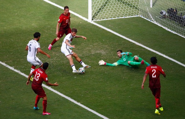Lập hat-trick, Muller khiến nhà cái kinh hãi Muller có hattrick vào lưới Bồ Đào Nha