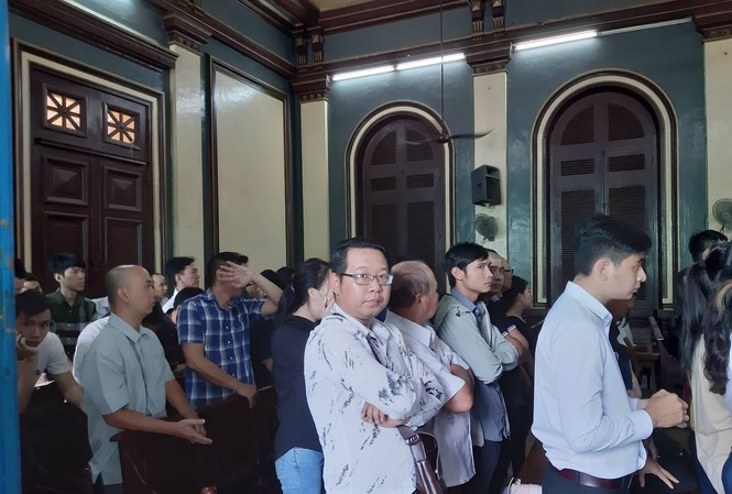 Nhiều người nước ngoài ‘thoát’ án tù tội đánh bạc Các bị cáo trong vụ đánh bạc mà tòa vừa tuyên án. Ảnh: Tân Châu