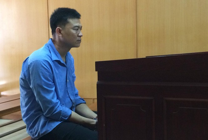 Giết chết vợ rồi ôm xác cố thủ Huỳnh Văn Rít, kẻ giết vợ rồi ôm xác cố thủ, nay lãnh án tử hình.