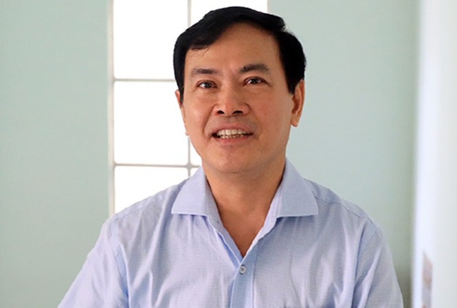 Không đủ cơ sở kết luận tay trái ông Nguyễn Hữu Linh chạm vào người bé gái? Ông Nguyễn Hữu Linh - cựu phó Viện trưởng Viện KSND TP Đà Nẵng, nay đang là bị can trong vụ dâm ô đối với người dưới 16 tuổi