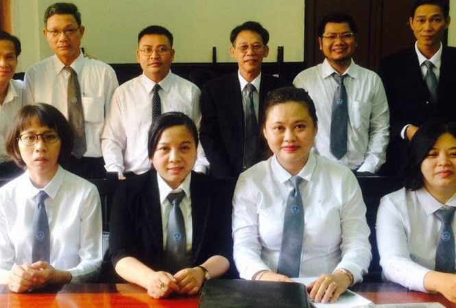 Diễn biến mới nhất vụ ‘60 luật sư tham gia bảo vệ cho 1 bị cáo’ Từng có 60 luật sư tham gia bào chữa cho bị cáo Trần Thị Tuyết.