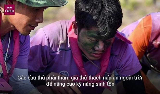 VIDEO: Xuân Trường trổ tài nấu canh cá ở đội bóng Thái Lan VIDEO: Xuân Trường trổ tài nấu canh cá ở đội bóng Thái Lan