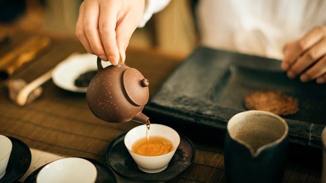 Uống trà quá nóng có nguy cơ ung thư thực quản Uống trà quá nóng có nguy cơ ung thư thực quản