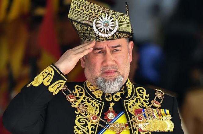 Quốc vương Malaysia thoái vị sau khi cưới hoa hậu Nga Quốc vương Malaysia Muhammad V thoái vị hôm 5/1. (Ảnh: CNN)
