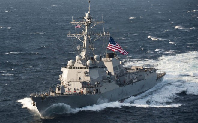 Việt Nam nói về việc tàu chiến Mỹ tiến sát Hoàng Sa Tàu USS McCampbell của Hải quân Mỹ. Ảnh: AP