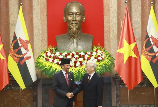 Tổng Bí thư, Chủ tịch nước Nguyễn Phú Trọng đón Quốc vương Brunei Tổng Bí thư, Chủ tịch nước Nguyễn Phú Trọng và Quốc vương Brunei Darussalam Haji Hassanal Bolkiah. (Ảnh: Như Ý)