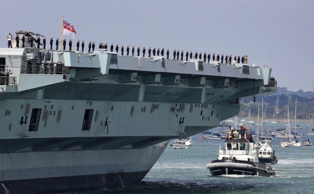 Trung Quốc cảnh báo Anh định đưa tàu sân bay đến biển Đông Tàu sân bay HMS Queen Elizabeth dự kiến sẽ đến biển Đông vào năm sau. (Ảnh: Telegraph)