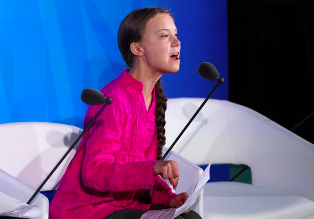 Cô gái 16 tuổi chỉ trích lãnh đạo thế giới tại Liên Hợp quốc Greta Thunberg trong lúc phát biểu trước khi diễn ra hội nghị thượng đỉnh Liên Hợp quốc về biến đổi khí hậu. (Ảnh: Reuters)