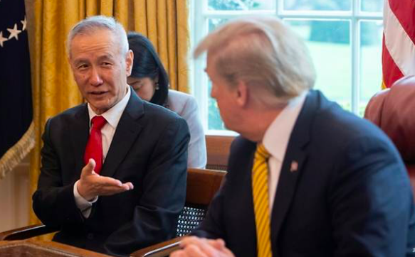 Mỹ - Trung nhất trí ‘giai đoạn 1’ của thoả thuận thương mại Tổng thống Mỹ Donald Trump gặp Phó Thủ tướng Trung Quốc Lưu Hạc trong Nhà Trắng hôm 11/10. (Ảnh: Reuters)