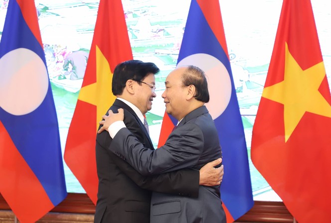 Thủ tướng Nguyễn Xuân Phúc đón Thủ tướng Lào sang thăm Việt Nam Thủ tướng Nguyễn Xuân Phúc đón Thủ tướng Lào Thongloun Sisoulith. (Ảnh: Như Ý)