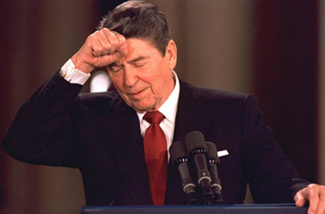 Chuyện về viên tướng tình báo Mỹ cuối cùng Sài Gòn sụp đổ Tổng thống Mỹ Reagan choáng váng vì vụ bê bối chính trị bán vũ khí cho Iran.