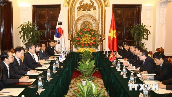 Việt Nam-Hàn Quốc đối thoại chiến lược về an ninh, quốc phòng Quang cảnh buổi đối thoại. (Ảnh: Doãn Tấn/TTXVN)