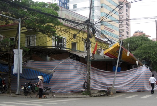 Hiện trường tan hoang quán bia phát nổ lúc sáng sớm Hiện trường vụ nổ lớn tại quán bia O2.