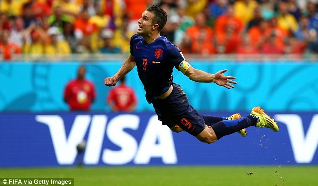 Van Persie được tạc tượng ở quê nhà Van Persie lập kỳ tích trong màu áo tuyển Hà Lan