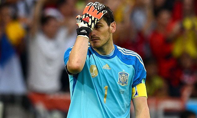 Iker Casillas: 'Chúa không còn đồng hành cùng Tây Ban Nha' Iker Casillas đã có thêm một buổi tối đầy thất vọng nữa