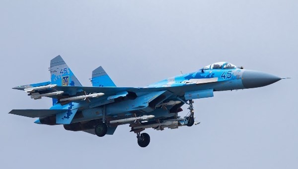 Bản tin 8H: Không quân Ukraine xâm nhập không phận Nga. Máy bay chiến đấu SU-27 của Không quân Ukraine. (Ảnh: theaviationist.com)