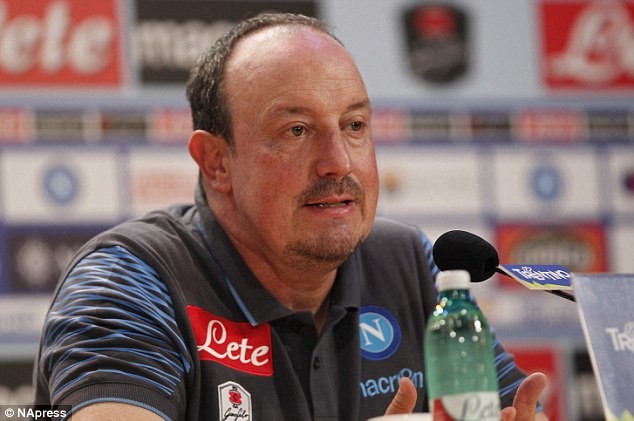 Rafa Benitez: Đổi vợ lấy Claudia Schiffer ư? Rafa Benitez đang tỏ ra rất thất vọng trên thị trường chuyển nhượng