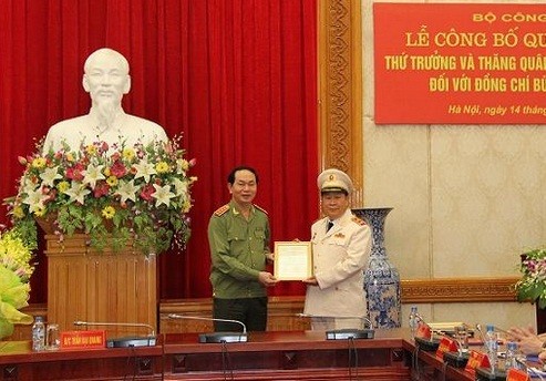 Bổ nhiệm Thứ trưởng Bộ Công an Bộ trưởng Trần Đại Quang trao các Quyết định của Thủ tướng Chính phủ, của Chủ tịch nước đối với ông Bùi Văn Thành.