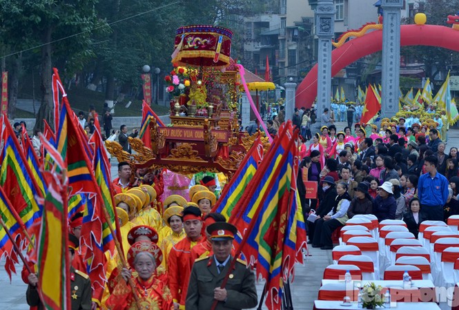 Khai hội gò Đống Đa trong thời tiết nắng ấm Khai hội gò Đống Đa trong thời tiết nắng ấm