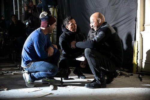 Chân Tử Đan đóng 'xXx 3' cùng Vin Diesel Chân Tử Đan (giữa) và Vin Diesel trên trường quay phim "xXx 3".