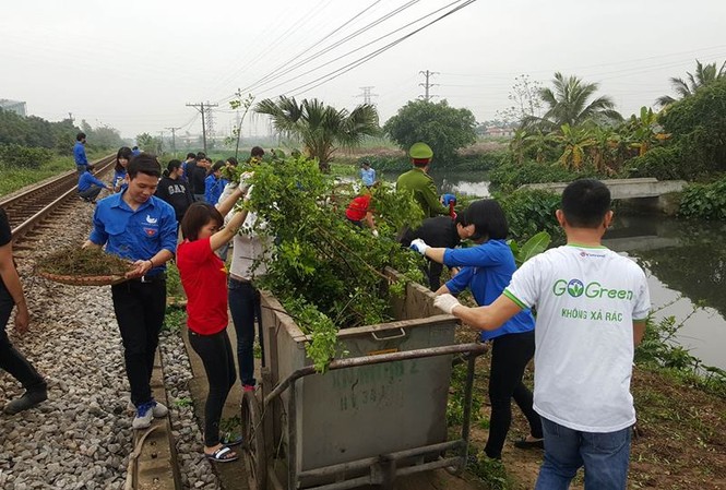 Hơn 300 đoàn viên tham gia cải tạo dòng kênh đen 300 đoàn viên quận Hồng Bàng ra tay cải tạo dòng kênh đen.