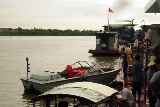 Tìm thấy nạn nhân cuối cùng trong vụ chìm tàu trên sông Hồng Tìm thấy nạn nhân cuối cùng trong vụ chìm tàu trên sông Hồng