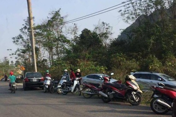 Mới nhất vụ 3 người trong một gia đình chết trong xe Mercedes Hiện trường vụ án.