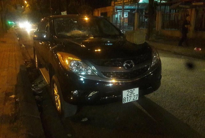 Xe điên kéo lê hàng trăm mét, người đàn ông bị thương nặng Chiếc xe gây tai nạn bỏ chạy.