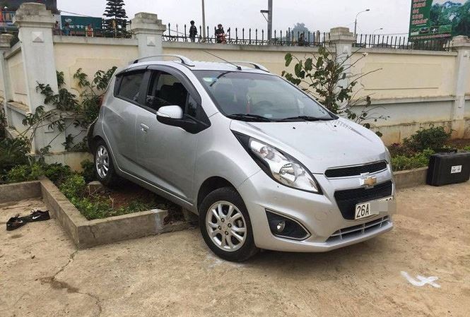 Giáo viên lùi xe đè chết học sinh xin nghỉ dạy 1 tuần Hiện trường vụ tai nạn.