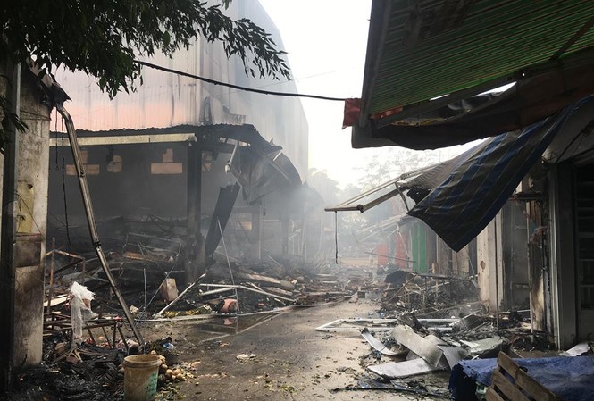 Vụ cháy chợ Quang: Ban quản lý từng bị phạt 3 lần trước khi cháy chợ Chợ Quang cháy tan hoang. Ảnh: Thanh Hà.