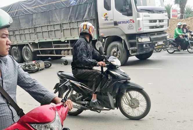 Người đàn ông tử vong sau va chạm với xe tải Hiện trường vụ tai nạn. Ảnh:FB